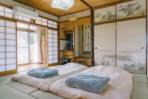 4 habitaciones, escritorio, tabla de planchar con plancha y wifi gratis 