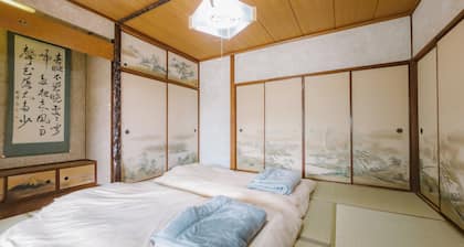 You can enjoy the local hot spring town. Nearest hot spring: 4 minutes | 13 minutes by car from the airport | "Hidamari" private rental house—accommodates up to 8 guests