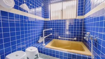 Ducha, secador de pelo, bidet, toallas