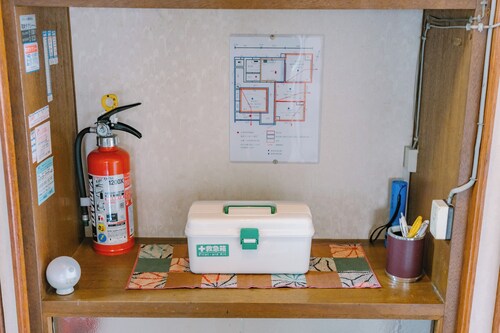 You can enjoy the local hot spring town. Nearest hot spring: 4 minutes | 13 minutes by car from the airport | "Hidamari" private rental house—accommodates up to 8 guests