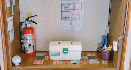 You can enjoy the local hot spring town. Nearest hot spring: 4 minutes | 13 minutes by car from the airport | "Hidamari" private rental house—accommodates up to 8 guests