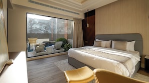 Desk, laptop workspace - Palmier resort (Alammariyah)