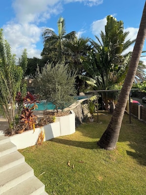 Property grounds - Villa de Flore, sea view with private pool, 15 minutes from the beaches🌴and renovated (La Possession)