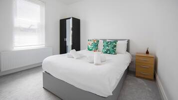 Comfort House, 4 Bedrooms, Bathtub, Garden Area | Iron/ironing board, WiFi (free)