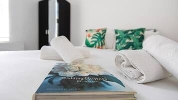 Iron/ironing board, WiFi (free)