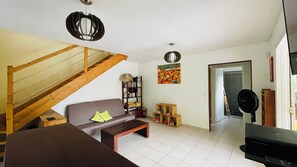 Living area - Quiet 3-bedroom villa with private pool, small residential complex (Petit-Bourg)