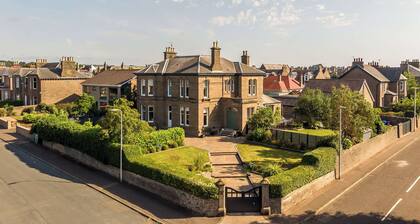 Douglasleigh - Luxury Victorian Villa - Walk to Carnoustie Golf Links