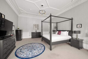 5 bedrooms, desk, iron/ironing board, travel cot - Douglasleigh - Luxury Victorian Villa - Walk to Carnoustie Golf Links (Carnoustie)