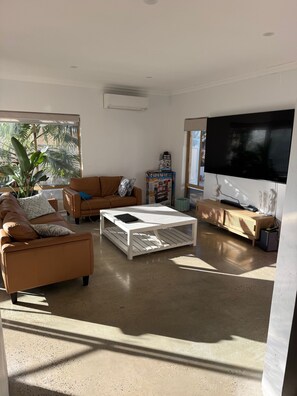 Living area - Life's a Beach House (Green Head)