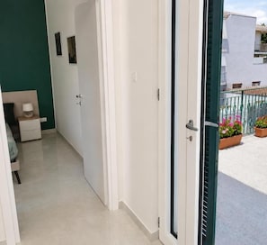 Chambre double, balcon, vue sur la montagne | Intérieur