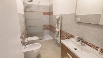 Family Apartment, Balcony, City View | Bathroom