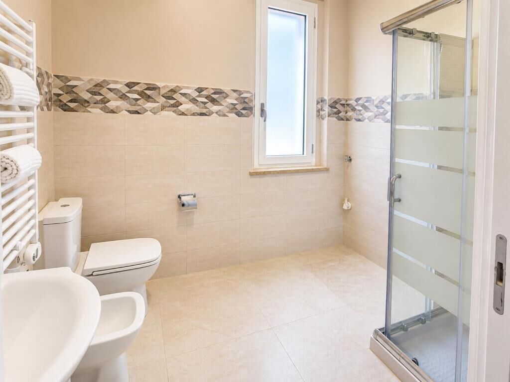 Doppelzimmer, Balkon, Bergblick | Badezimmer