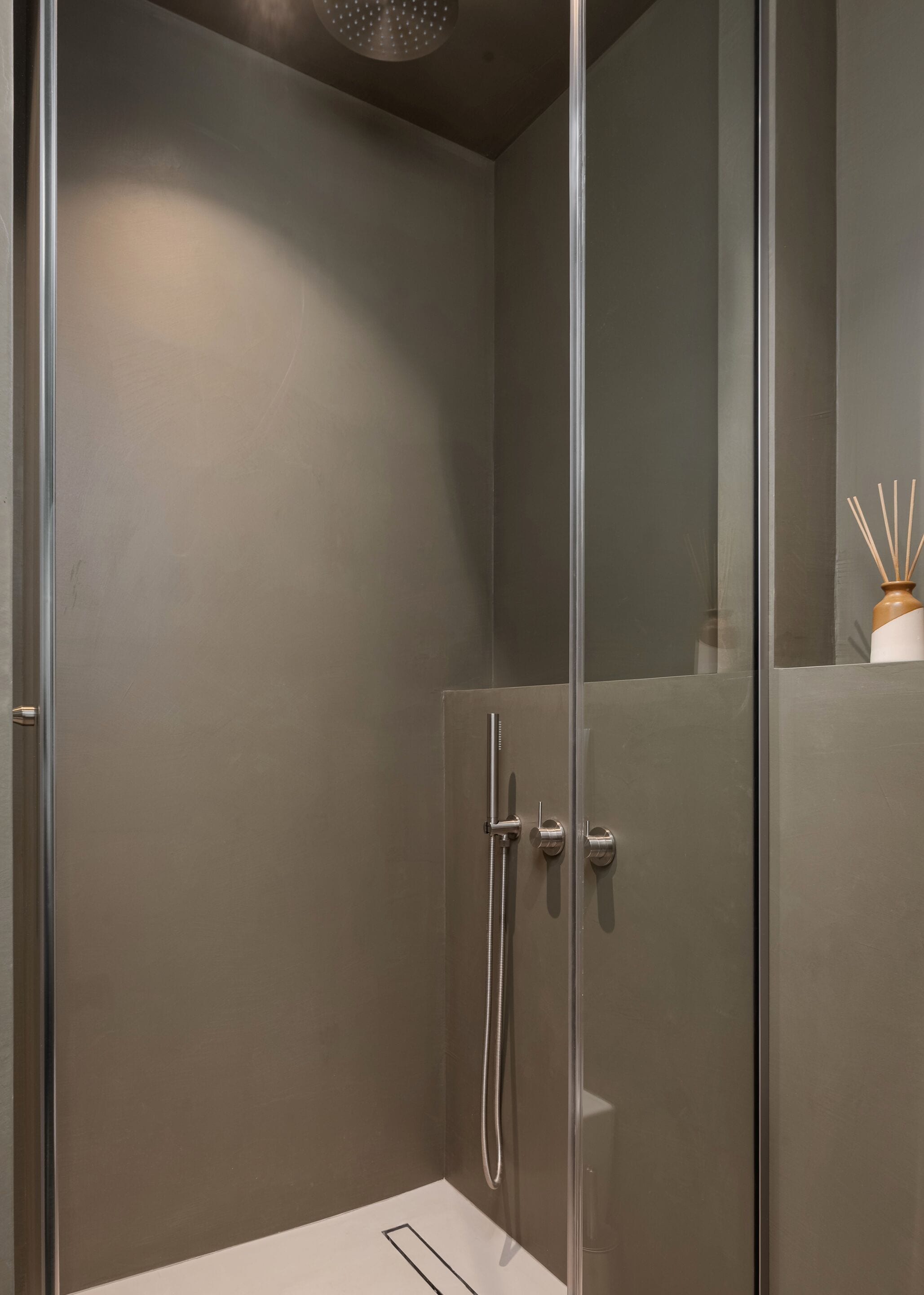 Departamento Deluxe | Baño | Regadera, regadera tipo lluvia, amenidades de baño ecológicas 
