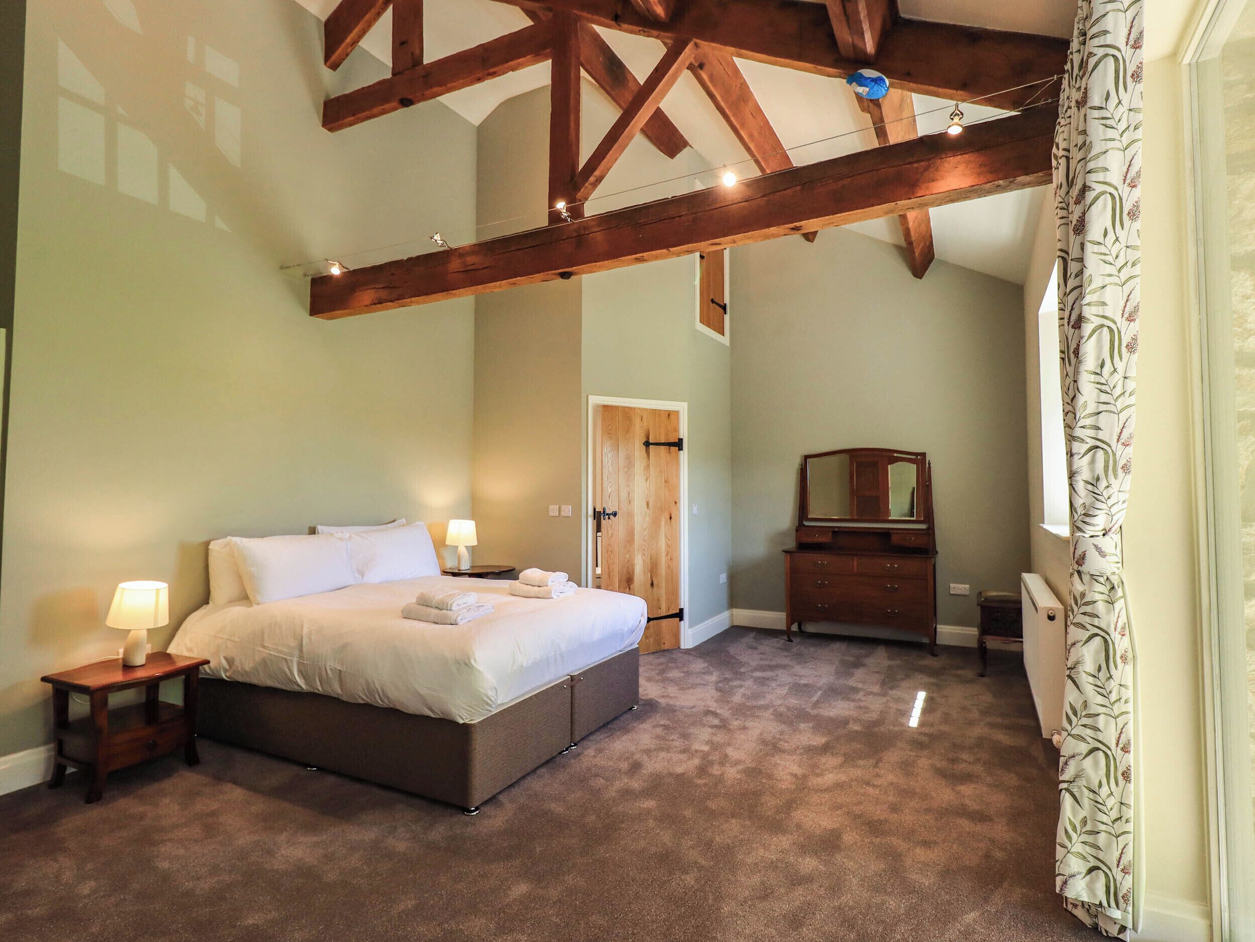 4 bedrooms, WiFi (free), individually decorated, individually furnished