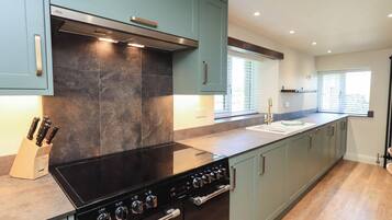 Cookware/dishes/utensils