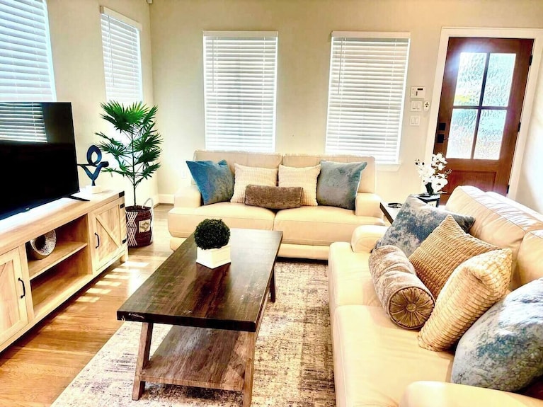 Designer Home Near Downtown W/patio+board Games - Houston, TX