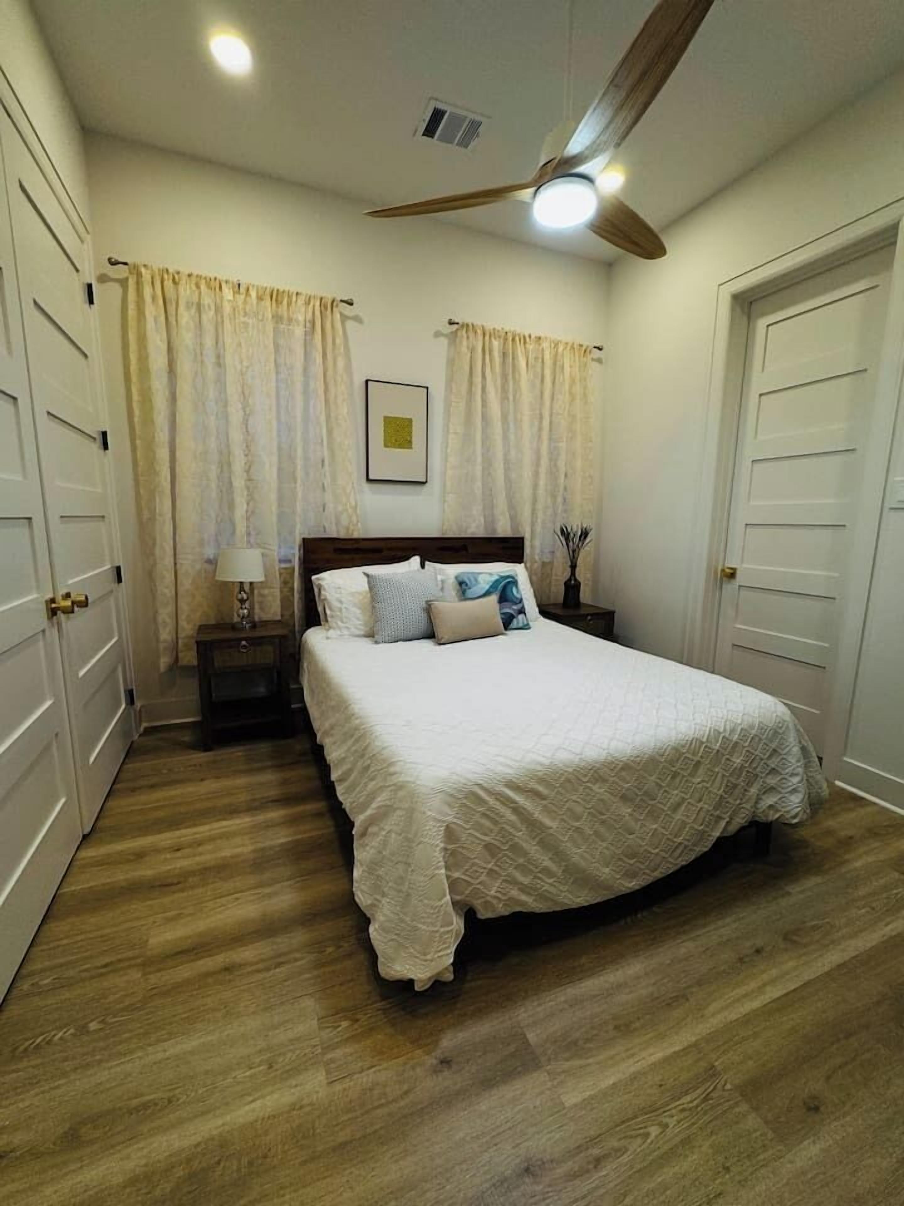 3 Schlafzimmer, Schreibtisch, Bügeleisen/Bügelbrett, WLAN