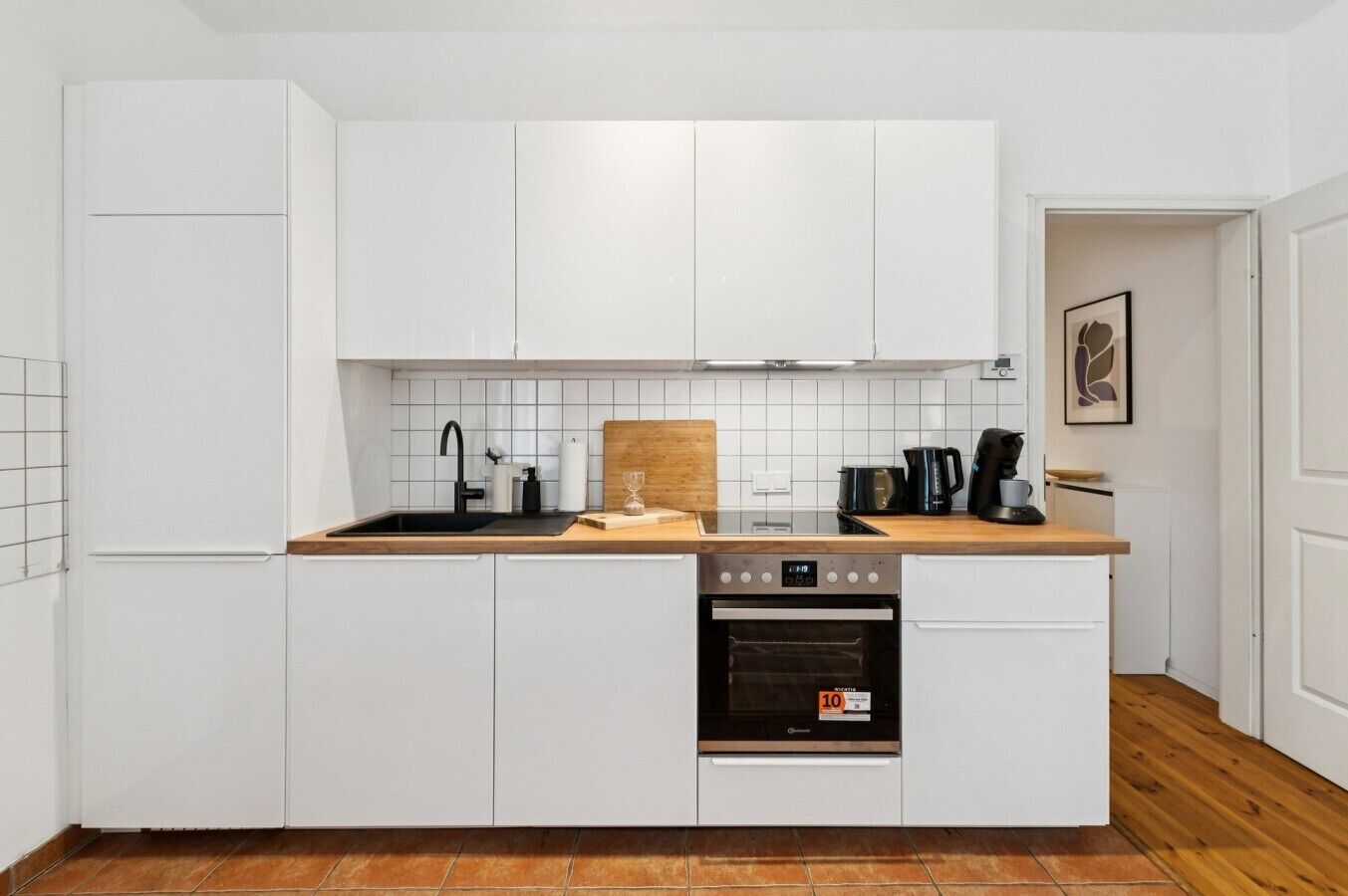 Wasserkocher mit Kaffee-/Teezubehör, Kühlschrank, Ofen