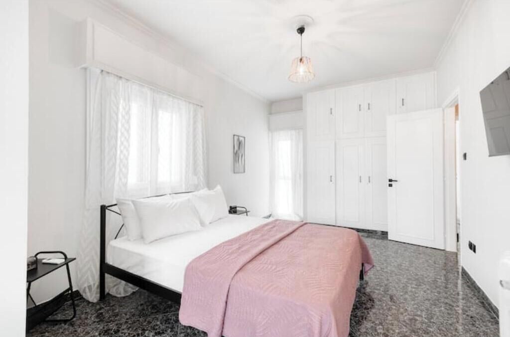 2 bedrooms, in-room safe, iron/ironing board, free WiFi