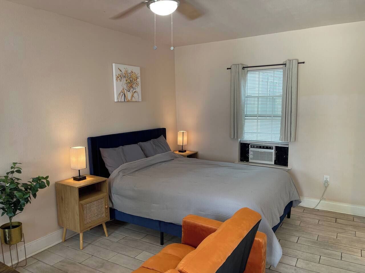 1 bedroom, desk, iron/ironing board, WiFi