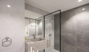 Bathroom - LUX  The Ocean Pearl Villa 3 (Dubai)
