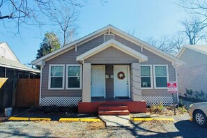 A single-story house with a front porch, a door with a wreath, and a 'For Rent' sign. - Pet-Friendly Houston Apartment w\ Backyard (Houston)