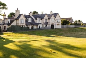 Exterior - The Villa (Montrose)