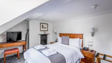 Standard Twin Room | Iron/ironing board, free WiFi