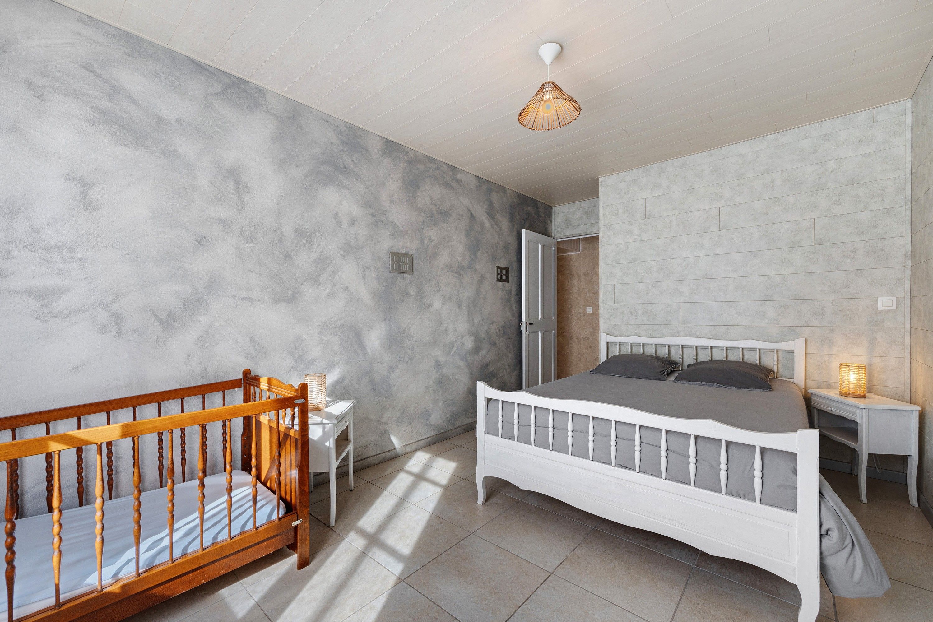 2 bedrooms, iron/ironing board, WiFi