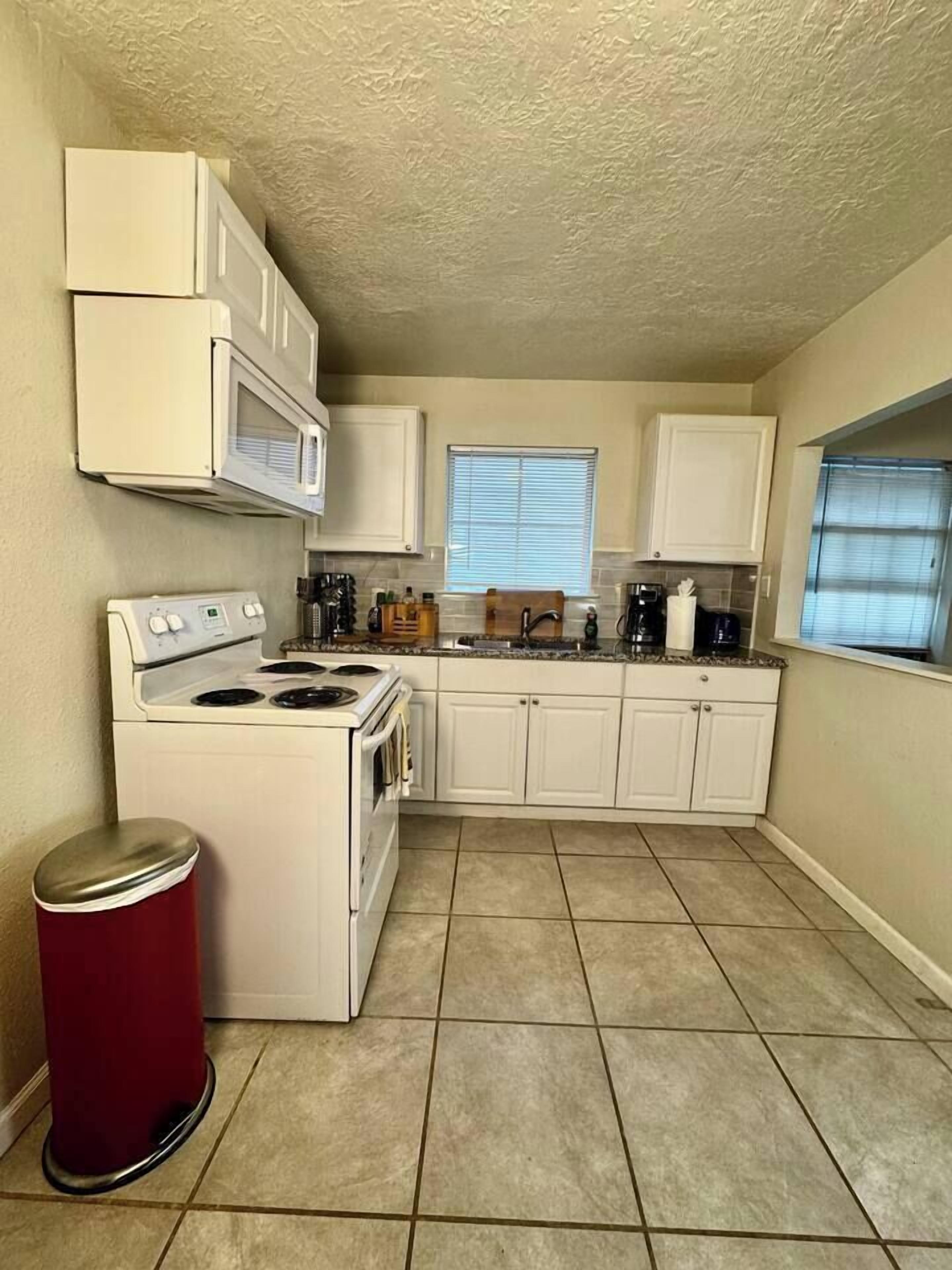 冰箱、微波炉、炉灶、厨具/餐具