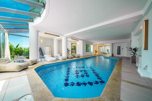 Indoor pool, a heated pool - Crethion | Private Pool, Jacuzzi, Gym & Games Room (Violi Charaki)
