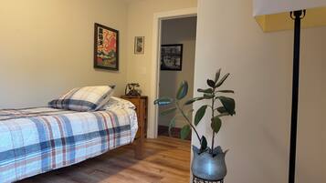 3 habitaciones, escritorio, tabla de planchar con plancha y wifi gratis
