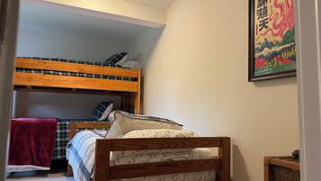 3 Schlafzimmer, Schreibtisch, Bügeleisen/Bügelbrett, kostenloses WLAN