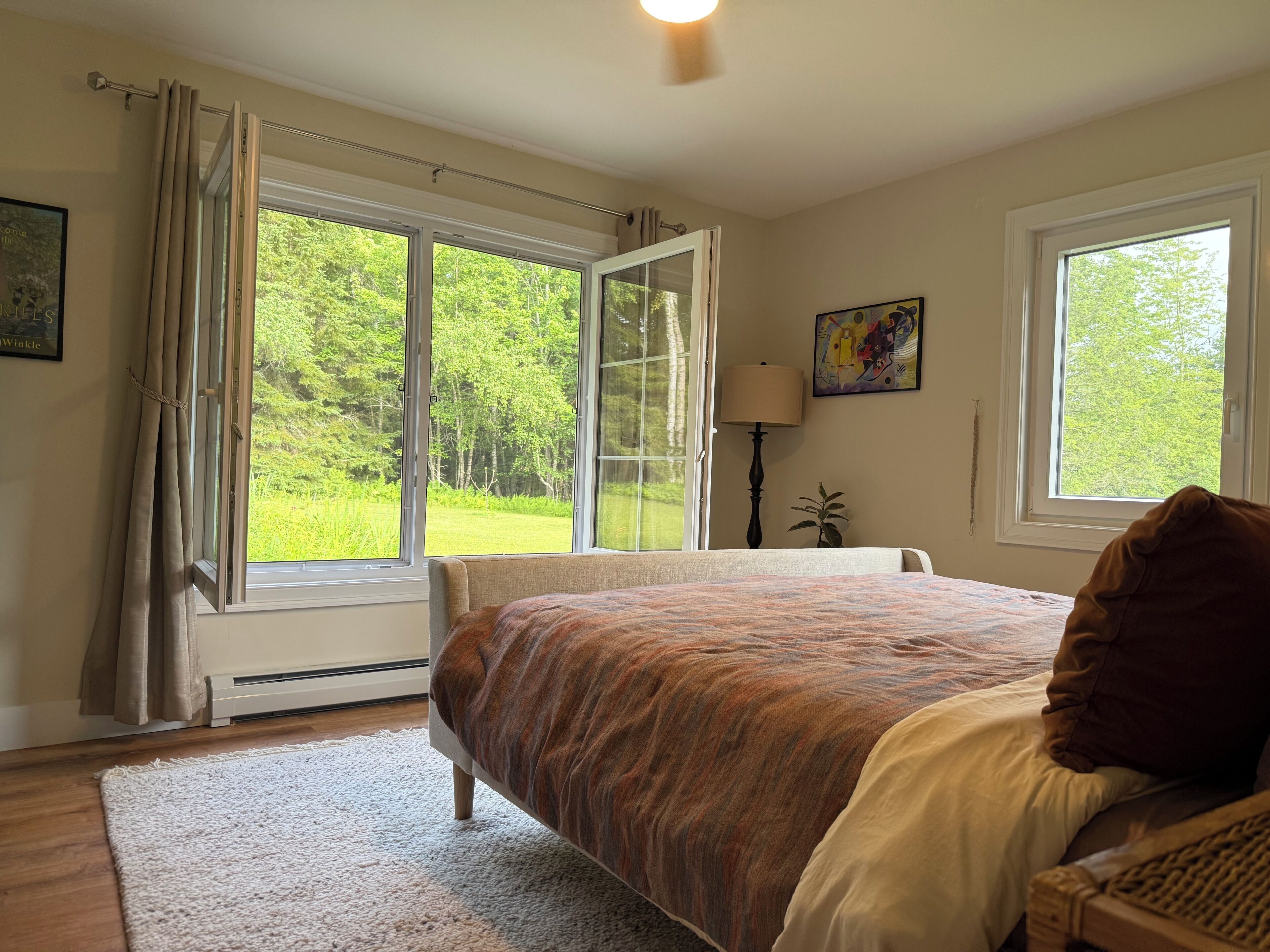 3 bedrooms, desk, iron/ironing board, WiFi (free)