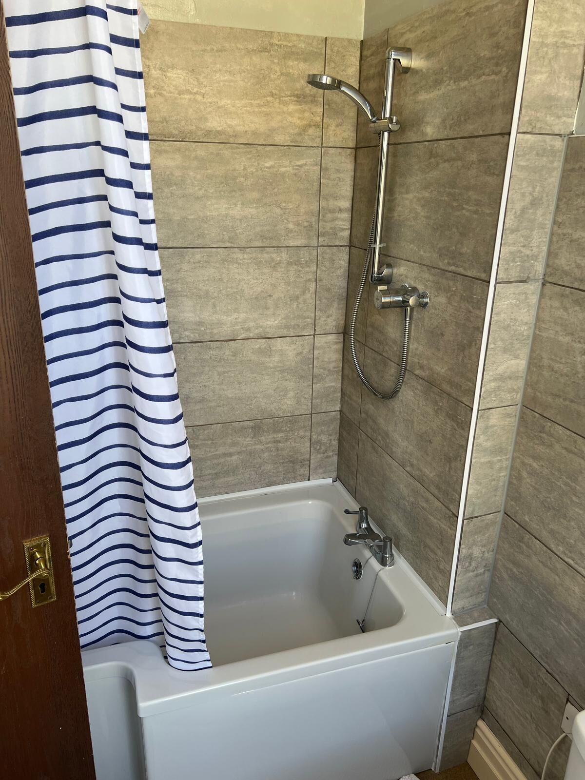 Familienzimmer | Badezimmer | Handtücher, Seife, Toilettenpapier