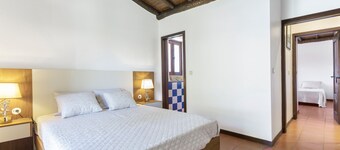 Holiday Home 'Refúgio Da Nelinha' with Private Pool, Private Terrace and Wi-Fi