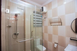 Deluxe Apartment, Balcony, City View | Bilik Mandi | Pengering rambut, tuala disediakan, sabun, syampu 