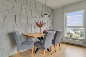 Dining - Bastion Wałowa 104 | City View | 2 Bedrooms (Gdańsk)
