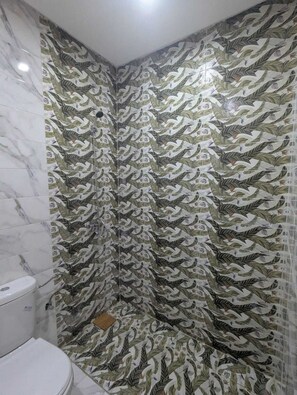 Dusche, Handtücher, Seife, Toilettenpapier