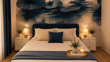 Suite | In-room safe, desk, laptop workspace, blackout drapes