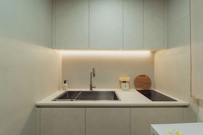 Private kitchen - 5MINS SEOUL STATION-3BR FAMILY STAY WITH PATIO (Seoul)