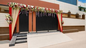 House | Reception