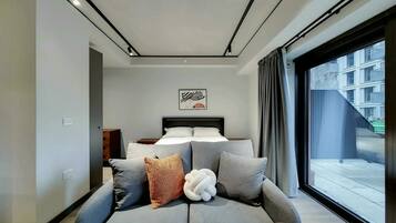 Studio, Non Smoking | Blackout curtains, iron/ironing board, free WiFi