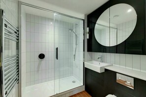 Studio, Non Smoking | Bathroom - Luna (Wembley)