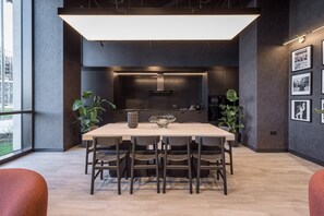 Dining - Luna (Wembley)