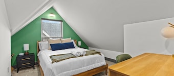 Hot Tub • Fire Pit • Sleeps 14 • Near Downtown Indy