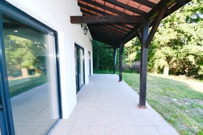 Terrace/patio - Domaine de L'Olymp (Cornant)