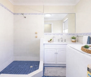 Bathroom - Blue Waters- Riverview Escape for the whole family (Kalbarri)