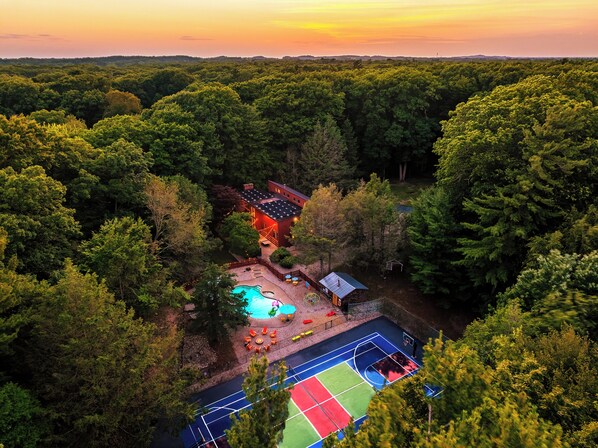 Exterior - Htd Pool, Sports Court, Sauna, Hot Tub, Arcade, Bowling, EV - 5 Acre Estate (Norton Shores)