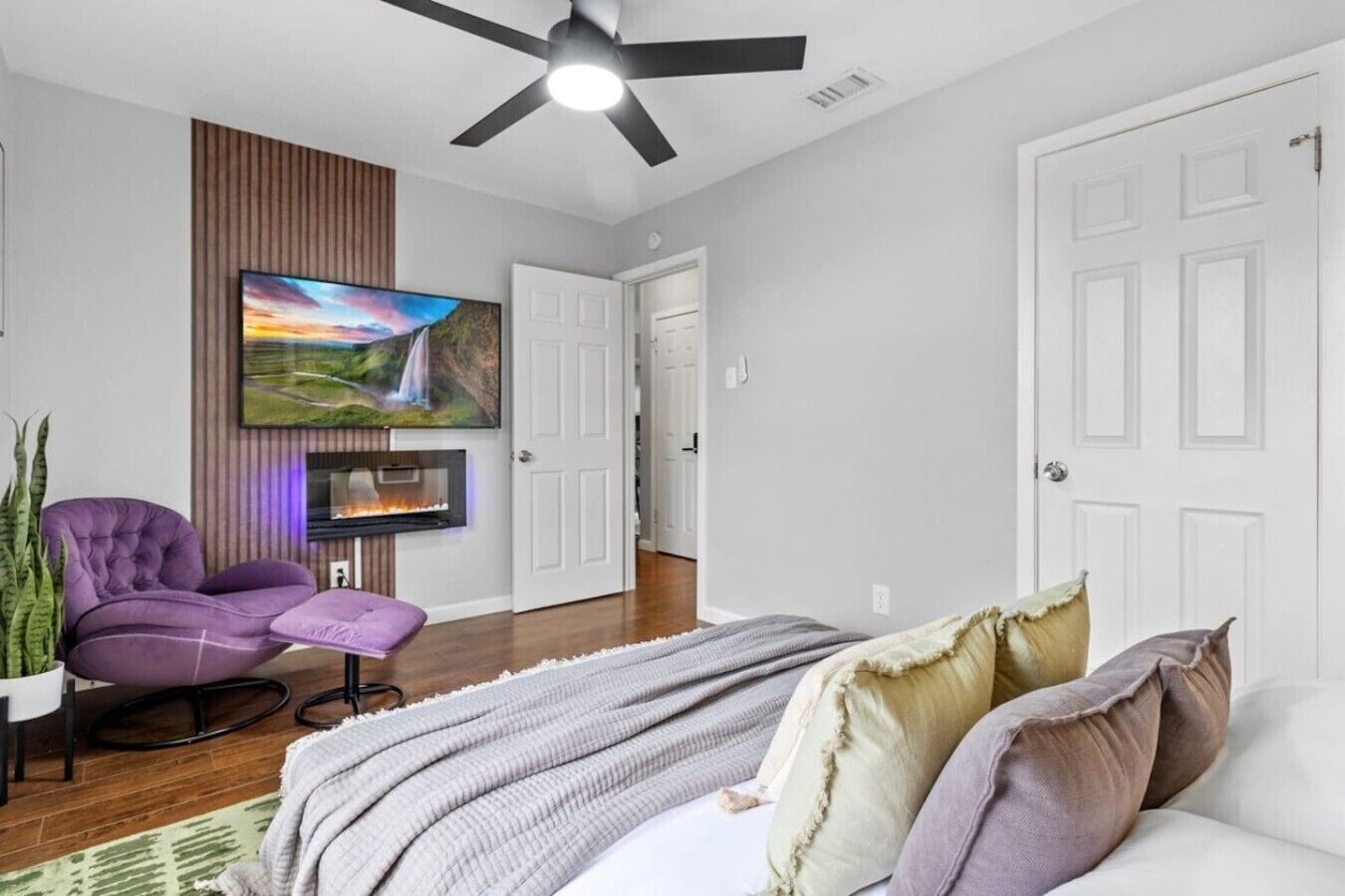 3 habitaciones, tabla de planchar con plancha, wifi y ropa de cama 